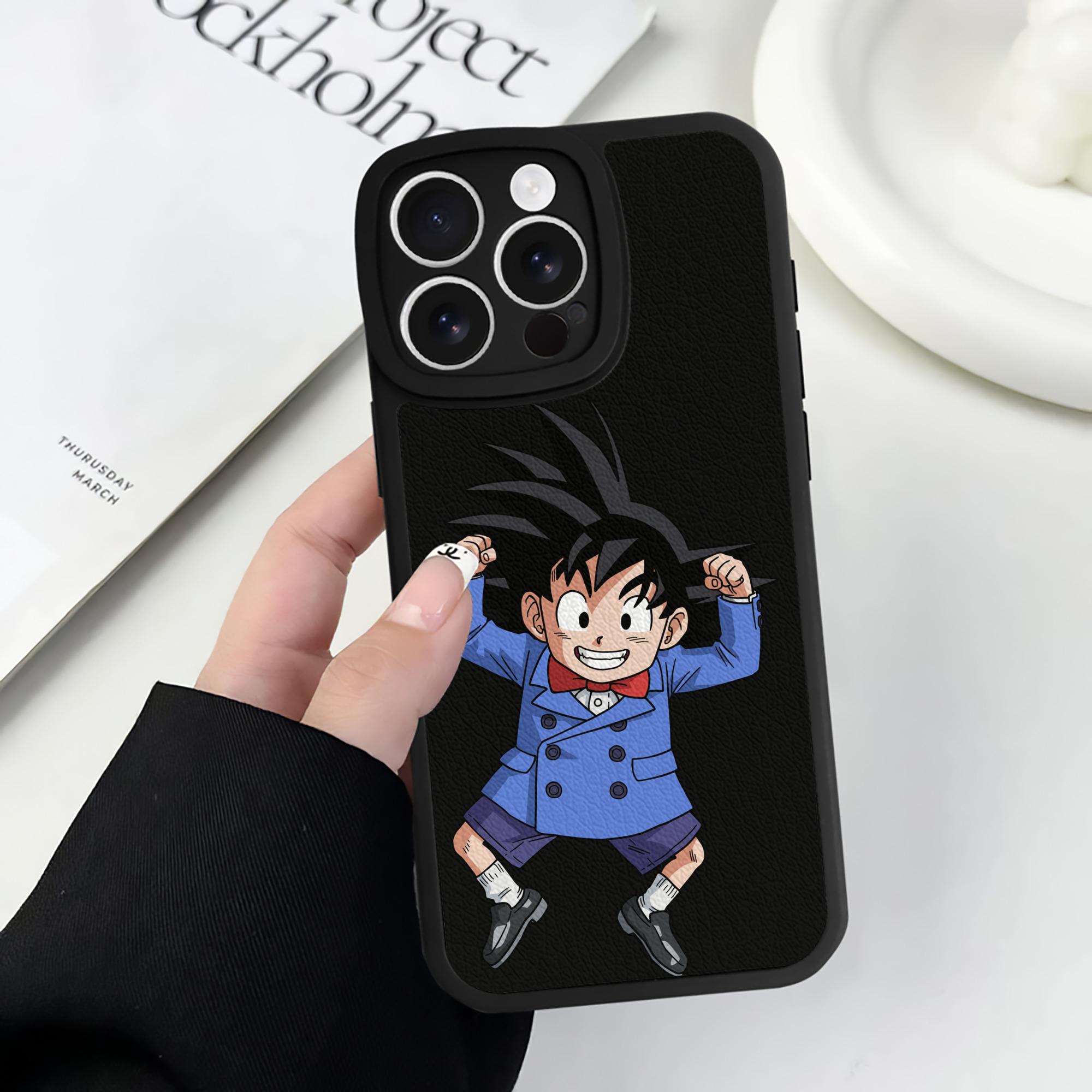（画像用） ドラゴンボール 孫悟空（そん ごくう）Son Goku カカロット DRAGON BALL Kakarotto 【iPhone 16シリーズ対応】シリコンスマホケース（レザー調） 材質：シリコン